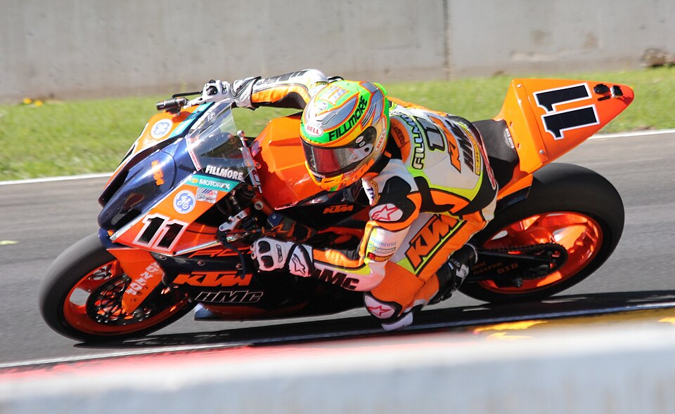 Chris Gilmore riding a KTM RC 390 for the 2015 MotoAmerica